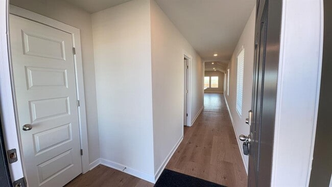 Building Photo - 10709 Red Thistle Dr