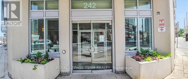 Photo du bâtiment - 242-2242 Rideau St