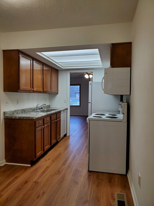 kitchen - 821 Sussex Place