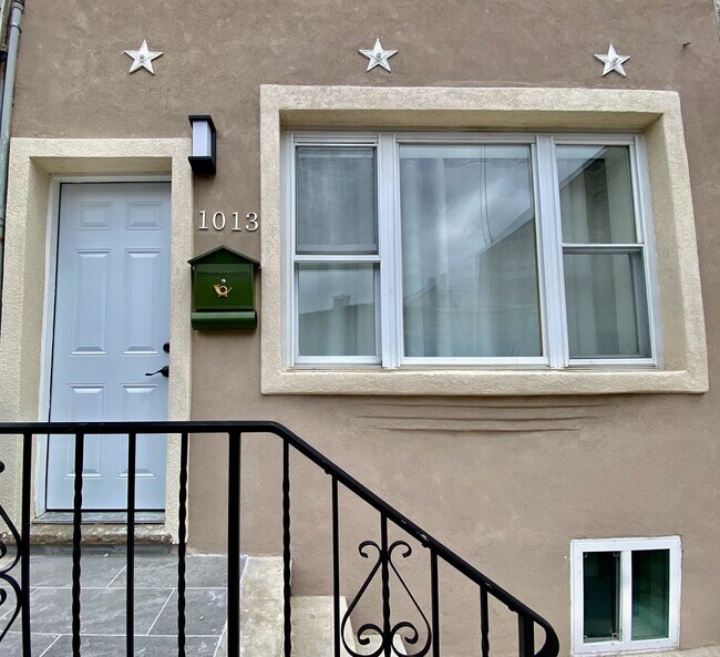 Building Photo - Ultra MODERN just RENOVATED 3 BD/1.5 BA HO...