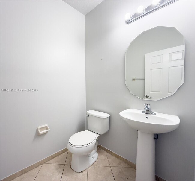 Foto del edificio - 8763 NW 112th Pl