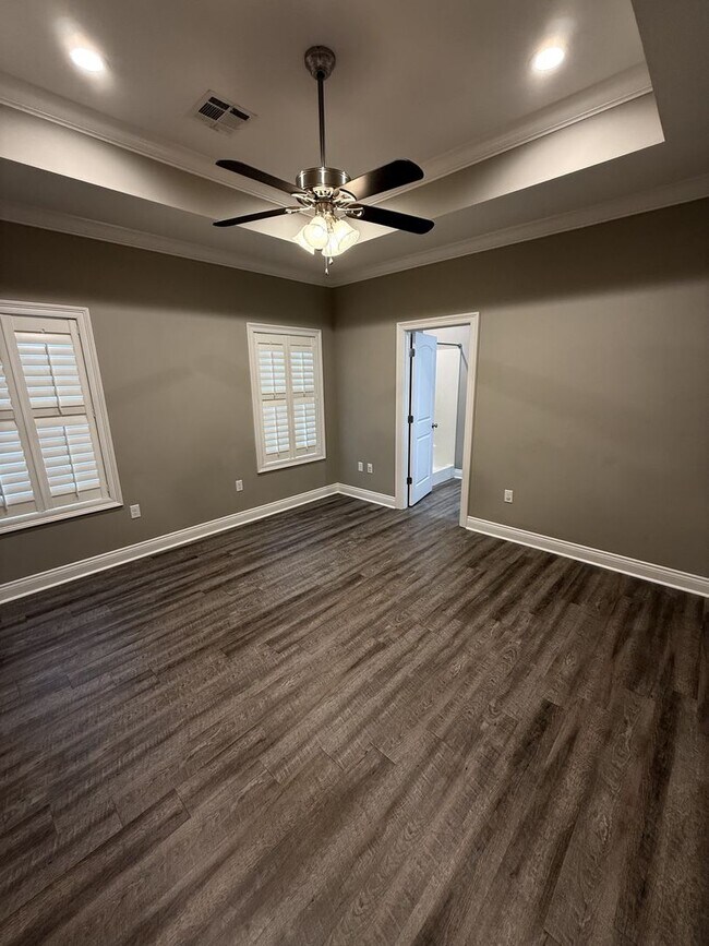 Foto del edificio - Spacious 3-Bedroom Home with Large Fenced Yard in Lake Charles