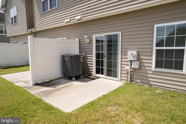 Building Photo - 421 Parkview Ct