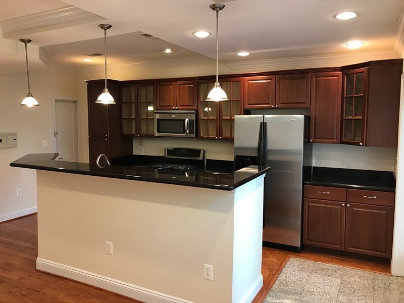 Foto principal - 220 S St NE