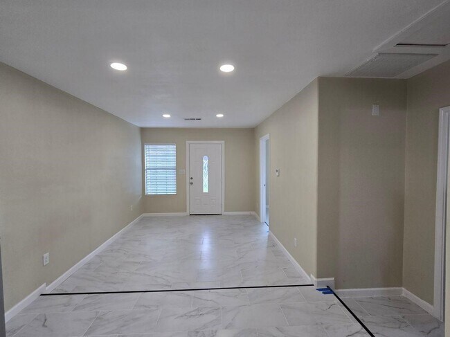 Foto del edificio - 8703 Berndale St