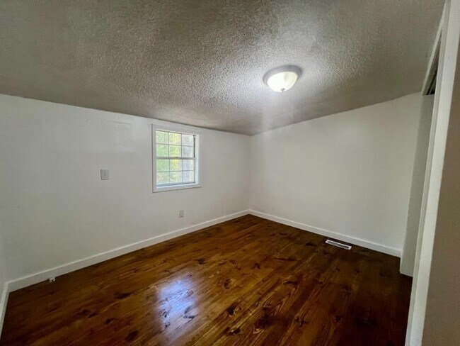 Foto del edificio - 202 Lakeview Dr