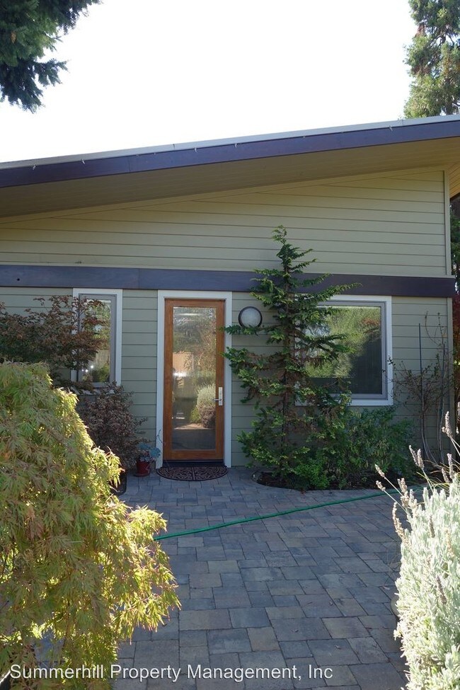 Building Photo - 214 Verano Dr