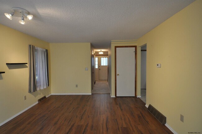 Building Photo - 10A Woodcliffe Dr