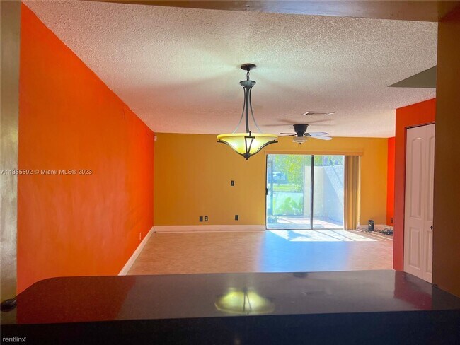 Foto del edificio - 3 br, 2.5 bath Townhome - 1072 NW 98th Ter...