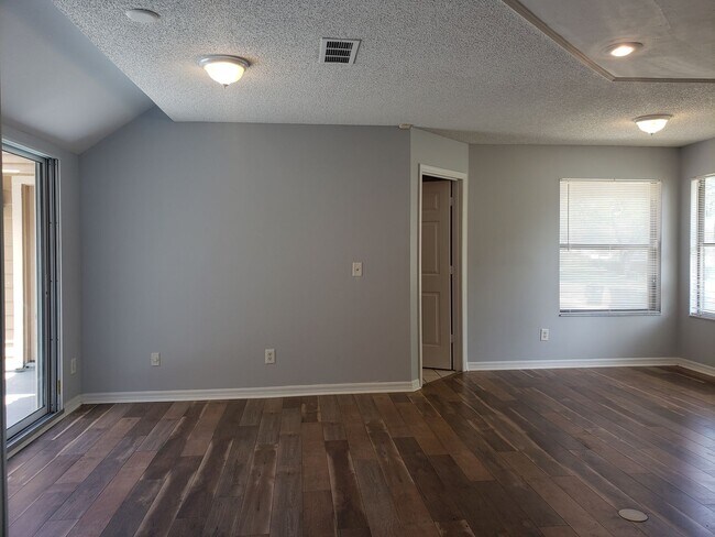 Foto del edificio - Spacious Townhome in the Heart of Dr. Phil...