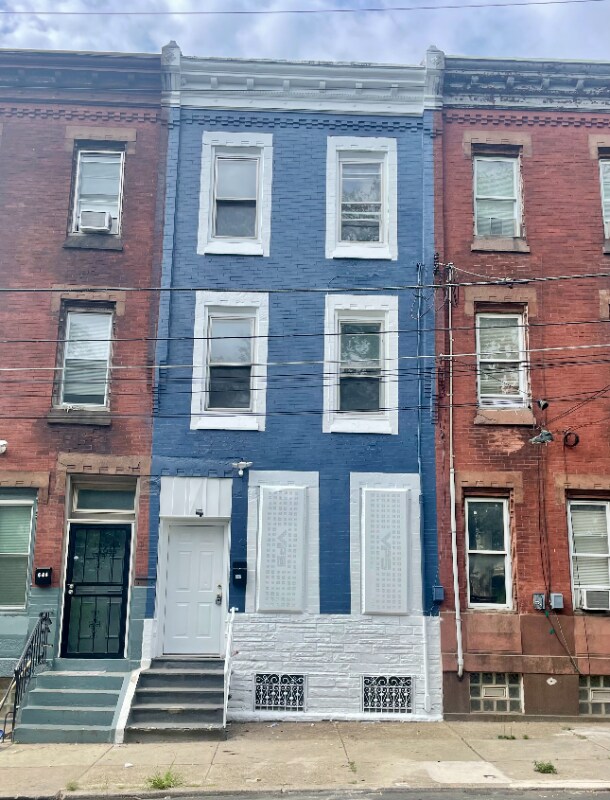 Foto del edificio - 642 E Indiana Ave