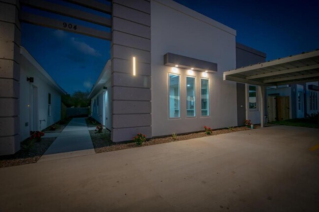 Foto del edificio - 904 N Spruce St
