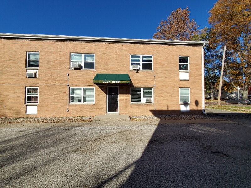 Primary Photo - 101 N Busey Ave