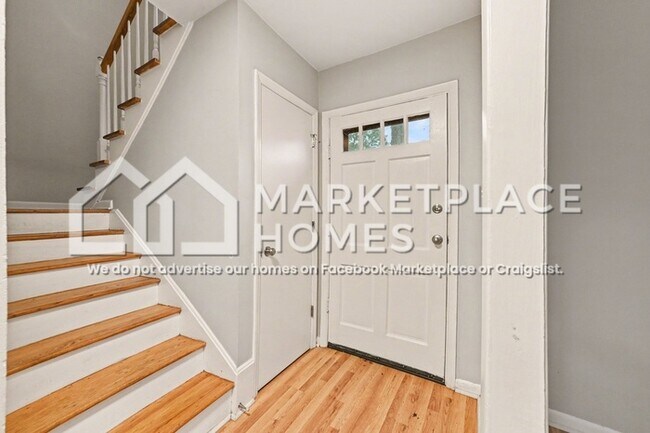 Foto del edificio - 427 Whispering Pines Dr