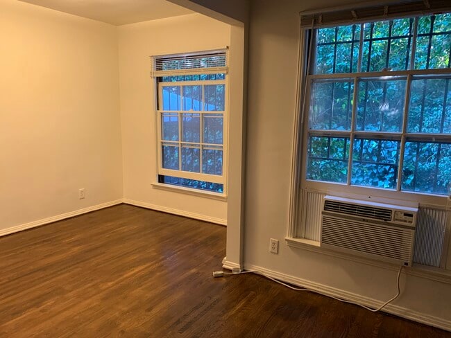 Building Photo - 8575 Holloway Dr