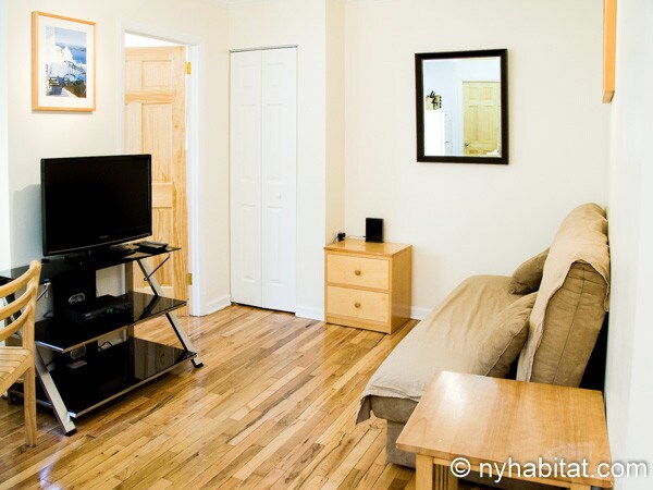 Foto principal - 420 E 13th St