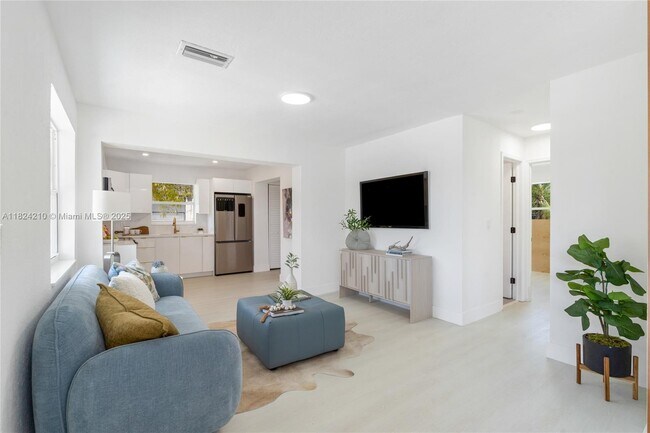 Foto del edificio - 813 SW 3rd Ct