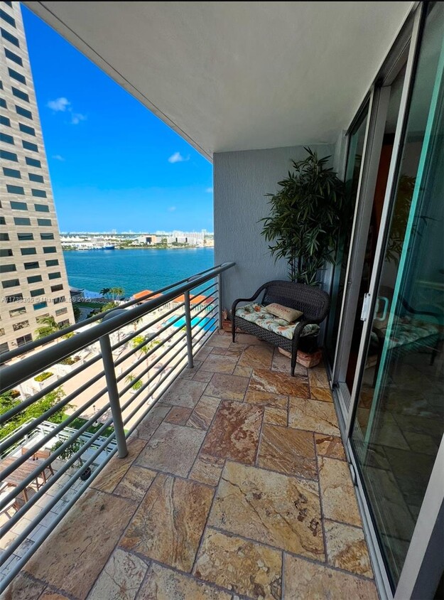 Foto principal - 335 S Biscayne Blvd