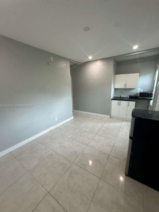 Foto del edificio - 319 W 28th St