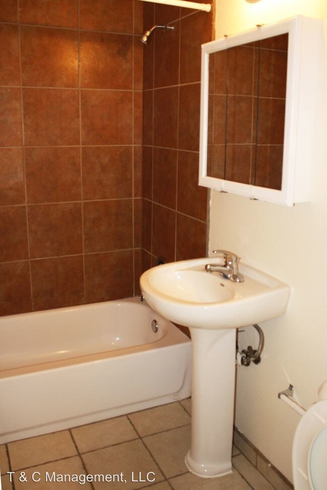 Interior Photo - 217 Pennsylvania St NE