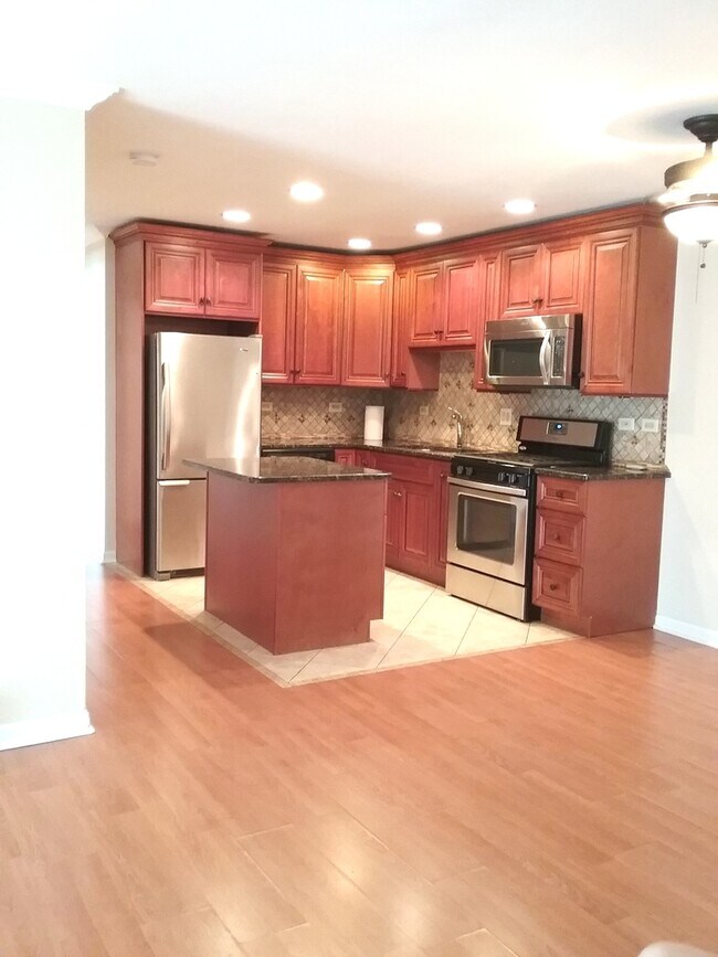 Building Photo - 8431 W 99th St
