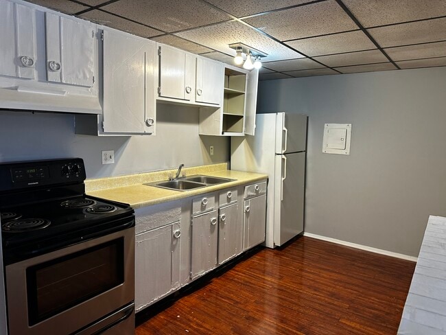 Building Photo - 567 Ashland Ave