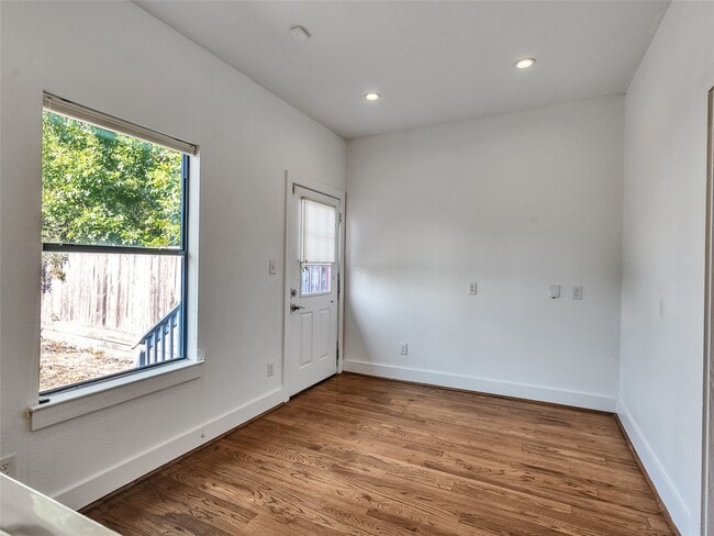Building Photo - 4730 Bell St
