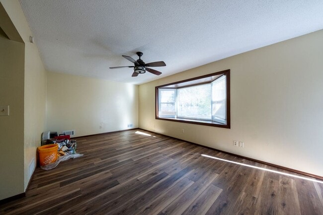 Building Photo - Recently-renovated home perfect for family