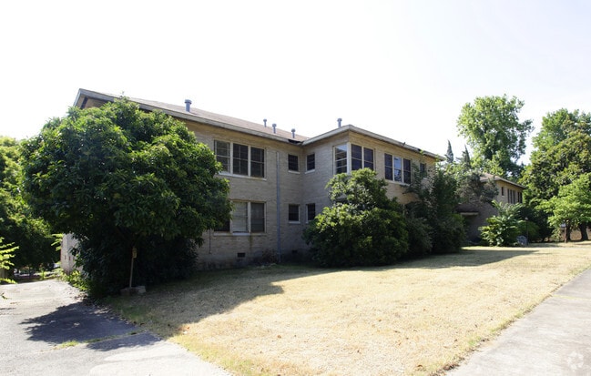 Building Photo - 1717 Louisiana St