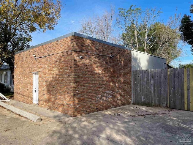 Building Photo - 1116 N T St