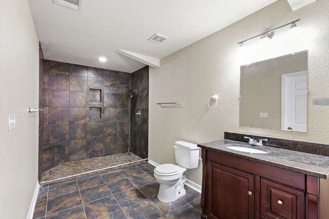 Foto del edificio - Walk to campus! Walk downtown! Fenced yard! Flat Rate Utilities!