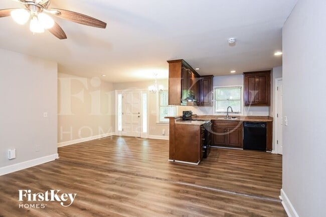 Building Photo - 155 Sweetwater Creek Cove