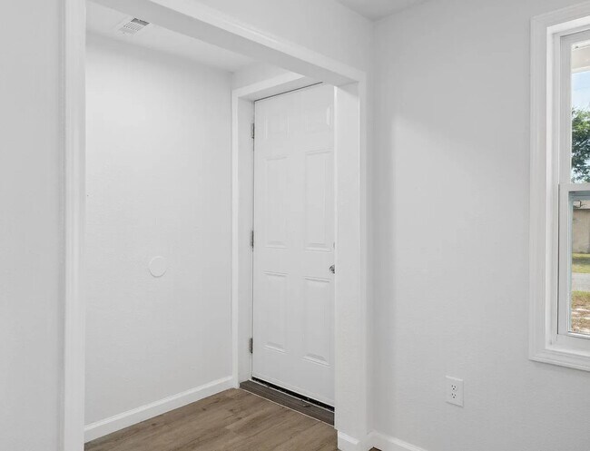 Foto del edificio - 2705 W 18th St
