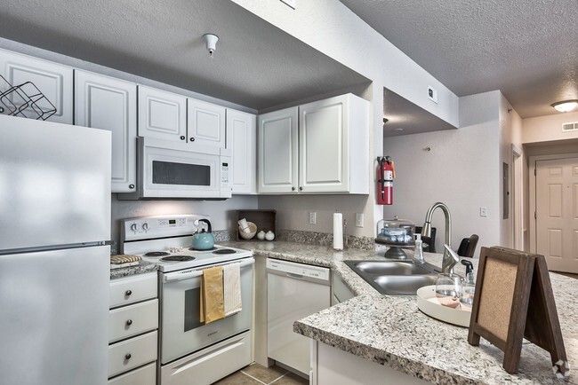 Kitchen - The Pointe on College