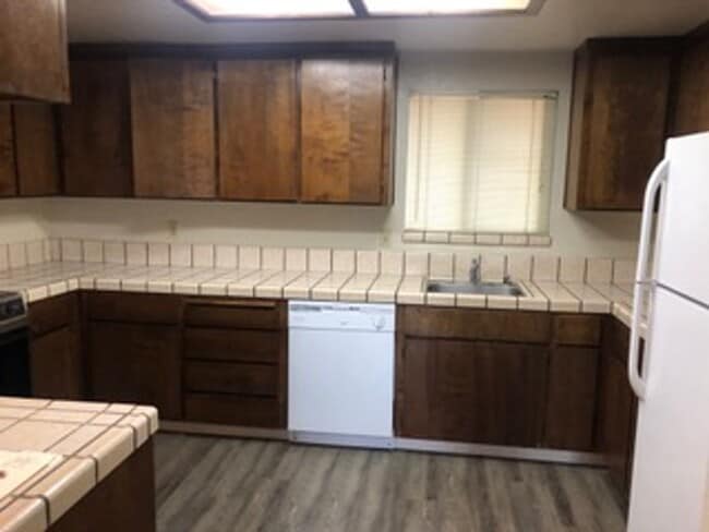 Building Photo - 1551 Highland Dr