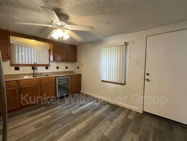 Building Photo - 210 Howard Dr