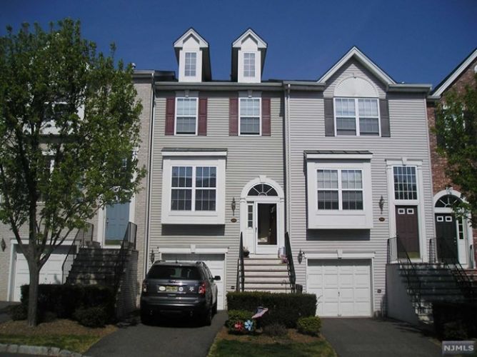 Primary Photo - 559 Coventry Dr