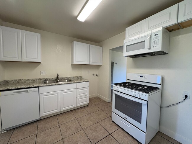 Building Photo - Tehachapi City Apartment