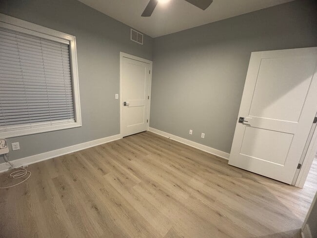 Building Photo - 2 Bedroom 2 bath Townhome in East Moline