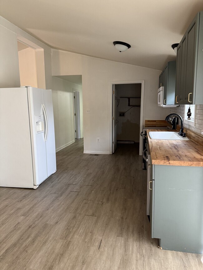 Foto del edificio - 12 Hunt Dr