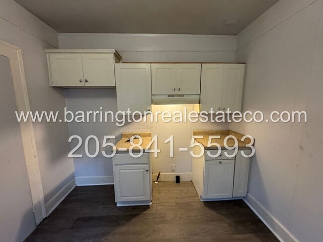 Building Photo - 806 12th Ave