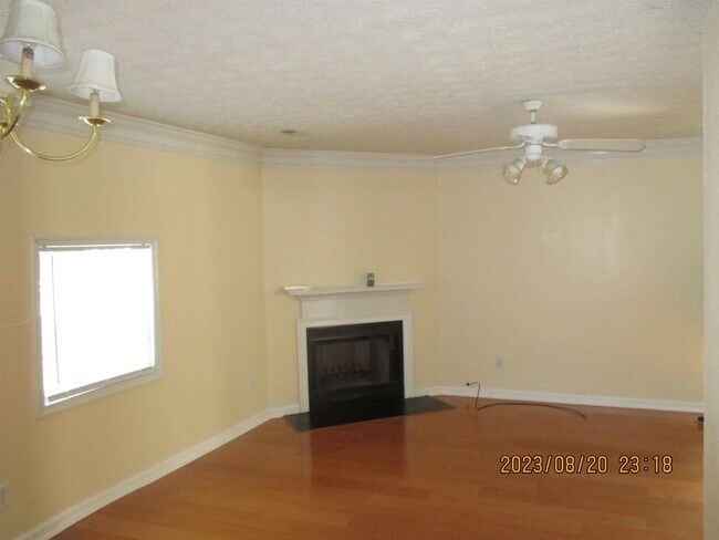Building Photo - 2116 Charter Ln