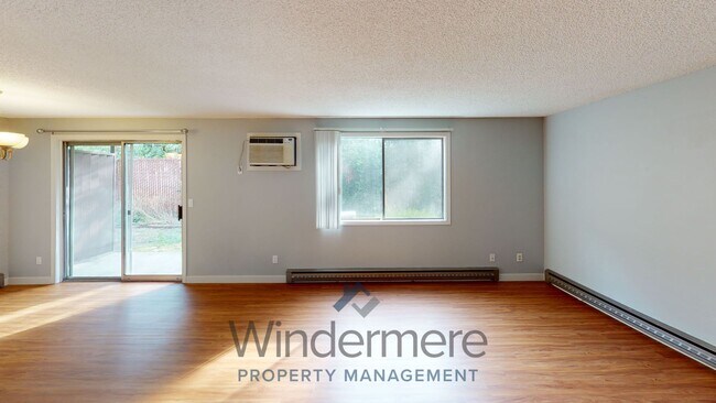 Building Photo - 532 E Alder St