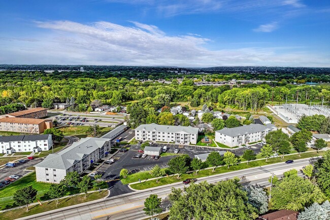 Building Photo - The Manor at Med City