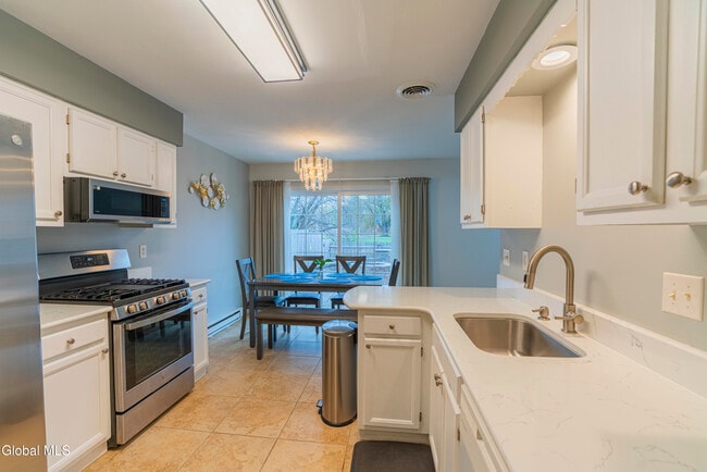 Foto del edificio - 4 Tompion Ln