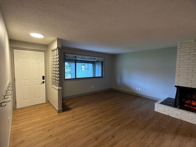 Building Photo - 5500 NE 41st Ave