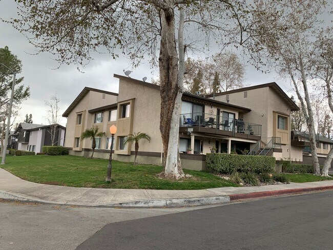 Foto del edificio - 1176 E Lugonia Ave