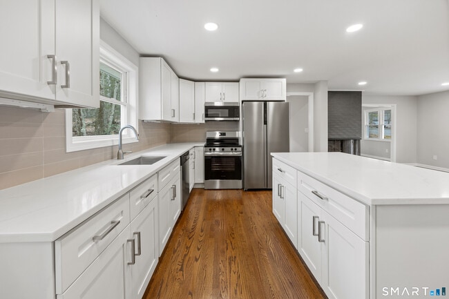 Building Photo - 90 Troiano Rd