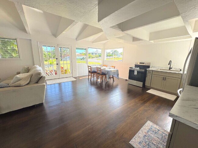 Foto del edificio - "Charming 3-Bed, Renovated Convenience on Ainaola Drive in Hilo!"