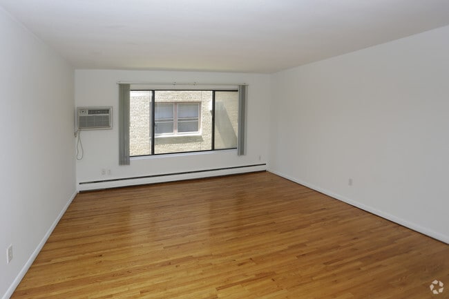 Interior Photo - Campus Apartments 700-727 University SE